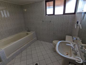 CASA DE RENTA 3 DORMITORIOS URBANIZACION CLUB LOS CHILLOS