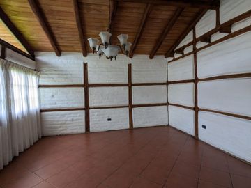 CASA DE RENTA 3 DORMITORIOS URBANIZACION CLUB LOS CHILLOS