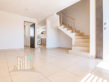 Casa en venta en Treboles Frente A Parque Hab en planta Baja y Baño completo