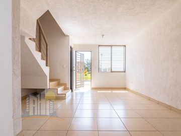 Casa en venta en Treboles Frente A Parque Hab en planta Baja y Baño completo