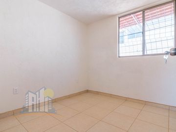 Casa en venta en Treboles Frente A Parque Hab en planta Baja y Baño completo
