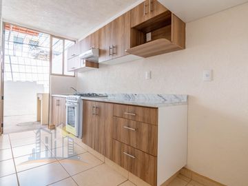 Casa en venta en Treboles Frente A Parque Hab en planta Baja y Baño completo