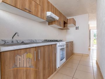 Casa en venta en Treboles Frente A Parque Hab en planta Baja y Baño completo
