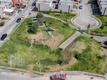 Casa en venta en Treboles Frente A Parque Hab en planta Baja y Baño completo
