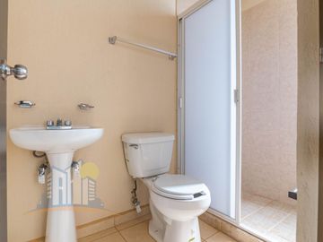 Casa en venta en Treboles Frente A Parque Hab en planta Baja y Baño completo