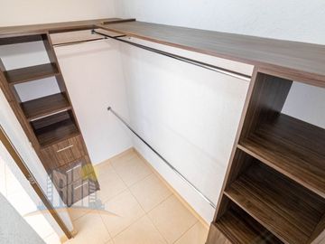 Casa en venta en Treboles Frente A Parque Hab en planta Baja y Baño completo