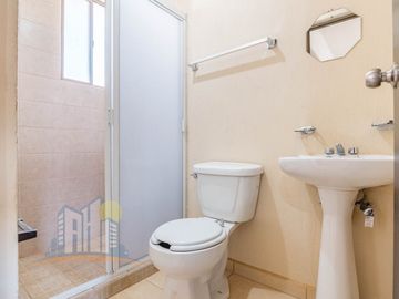 Casa en venta en Treboles Frente A Parque Hab en planta Baja y Baño completo