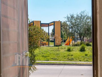 Casa en venta en Treboles Frente A Parque Hab en planta Baja y Baño completo