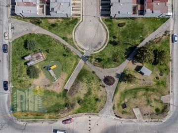 Casa en venta en Treboles Frente A Parque Hab en planta Baja y Baño completo