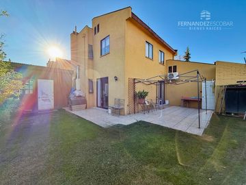 LOS ANDES - VENDE CASA DOS PISOS 3D 2B 2E - COND. TRASANDINO