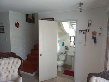 VENDO CASA 2 PISOS VILLA LOS CASTAÑOS MAIPU