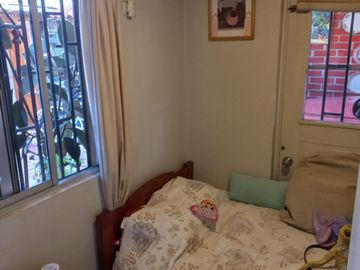 VENDO CASA 2 PISOS VILLA LOS CASTAÑOS MAIPU