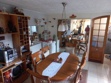 VENDO CASA 2 PISOS VILLA LOS CASTAÑOS MAIPU