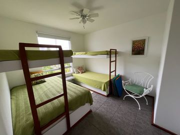 Venta Casa en Playa Las Lagunas de Puerto Viejo con Piscina y 5 Dormitorios
