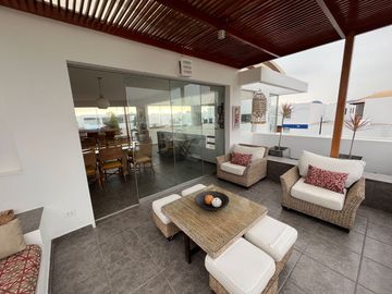 Venta Casa en Playa Las Lagunas de Puerto Viejo con Piscina y 5 Dormitorios