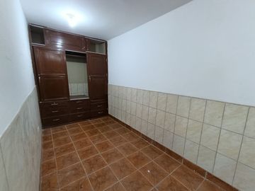 Se Vende Casa De 3 Pisos En San Juan De Lurigancho