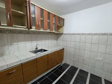 Se Vende Casa De 3 Pisos En San Juan De Lurigancho