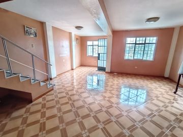 Se Vende Casa De 3 Pisos En San Juan De Lurigancho