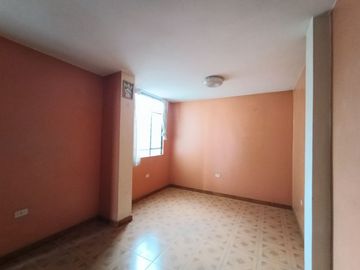 Se Vende Casa De 3 Pisos En San Juan De Lurigancho