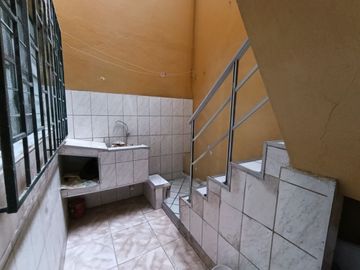 Se Vende Casa De 3 Pisos En San Juan De Lurigancho
