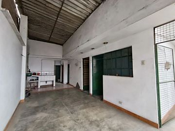 Se Vende Casa De 3 Pisos En San Juan De Lurigancho