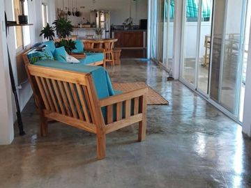 🌊 ¡VENTA DE HERMOSO HOSTAL FRENTE AL MAR EN AYANGUE! 🏨✨