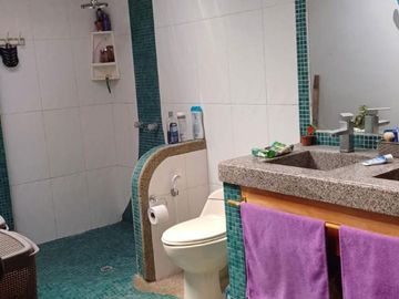 🌊 ¡VENTA DE HERMOSO HOSTAL FRENTE AL MAR EN AYANGUE! 🏨✨
