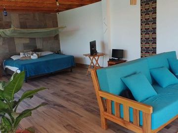 🌊 ¡VENTA DE HERMOSO HOSTAL FRENTE AL MAR EN AYANGUE! 🏨✨