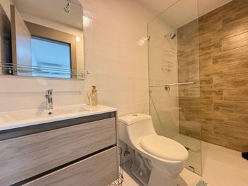 🌊 ¡VENTA DE HERMOSO HOSTAL FRENTE AL MAR EN AYANGUE! 🏨✨