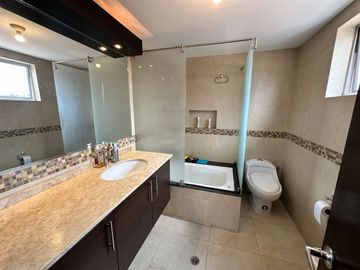 Casa de Venta Cumbaya cerca al Reservorio