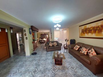 VENDO LINDA CASA EN SURCO
