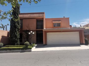 CASA EN VENTA CON ESPACIOS AMPLIOS EN FUENTES DEL SANTUARIO
