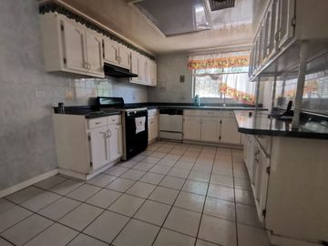 CASA EN VENTA CON ESPACIOS AMPLIOS EN FUENTES DEL SANTUARIO