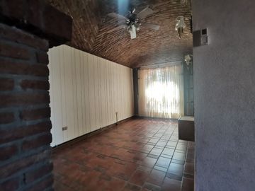 CASA EN VENTA CON ESPACIOS AMPLIOS EN FUENTES DEL SANTUARIO