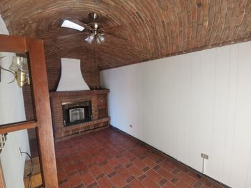 CASA EN VENTA CON ESPACIOS AMPLIOS EN FUENTES DEL SANTUARIO