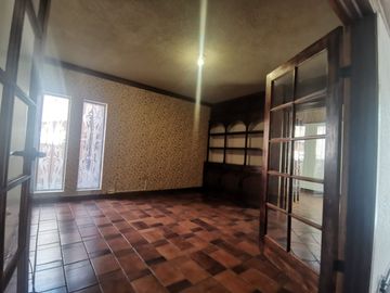 CASA EN VENTA CON ESPACIOS AMPLIOS EN FUENTES DEL SANTUARIO