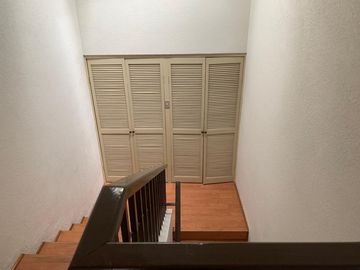 CASA EN VENTA CON ESPACIOS AMPLIOS EN FUENTES DEL SANTUARIO