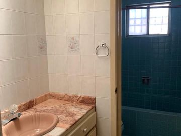 CASA EN VENTA CON ESPACIOS AMPLIOS EN FUENTES DEL SANTUARIO