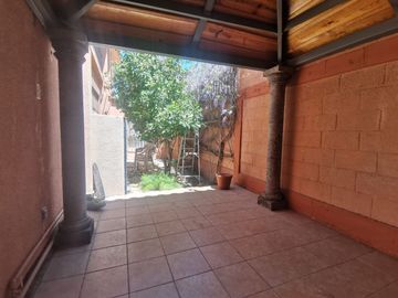 CASA EN VENTA CON ESPACIOS AMPLIOS EN FUENTES DEL SANTUARIO