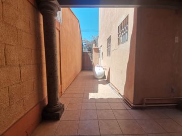 CASA EN VENTA CON ESPACIOS AMPLIOS EN FUENTES DEL SANTUARIO