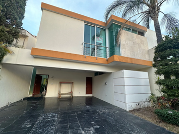 Casa De Remate En Venta Ubicada En Juan Palomar y Arias 930, Col. Jardines Universidad, Zap. Jalisco.