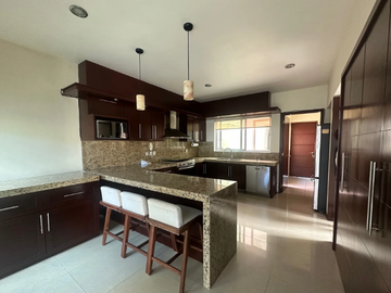 Casa De Remate En Venta Ubicada En Juan Palomar y Arias 930, Col. Jardines Universidad, Zap. Jalisco.