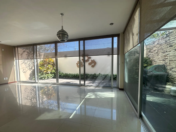Casa De Remate En Venta Ubicada En Juan Palomar y Arias 930, Col. Jardines Universidad, Zap. Jalisco.
