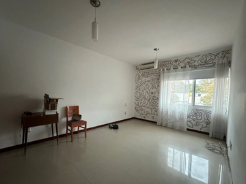 Casa De Remate En Venta Ubicada En Juan Palomar y Arias 930, Col. Jardines Universidad, Zap. Jalisco.
