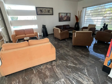 Casa De Remate En Venta Ubicada En Juan Palomar y Arias 930, Col. Jardines Universidad, Zap. Jalisco.