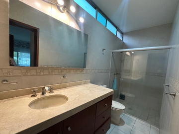Casa De Remate En Venta Ubicada En Juan Palomar y Arias 930, Col. Jardines Universidad, Zap. Jalisco.