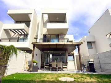 Townhouse impecable 3D y 4B en Chicureo