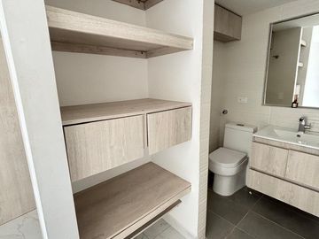 VENTA DE APARTAMENTO EN LA LOMA DE SAN JULIÁN – POBLADO, MEDELLÍN