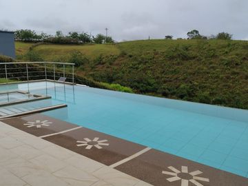 Renta Casa Campestre dos niveles en Exclusivo Condominio Cerritos
