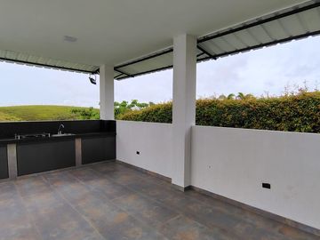 Renta Casa Campestre dos niveles en Exclusivo Condominio Cerritos